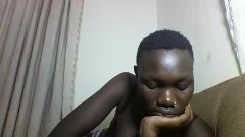 Snapshot of sexqueen02 chatting on 10.28.25 sexqueen02 online show from 10.28.25