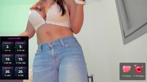 Snapshot of sexual_queen chatting on 10.07.25 Marilyn online show from 10.07.25