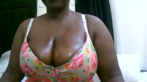 Snapshot of sexxi_ebony chatting on 10.24.25 sexxi_ebony online show from 10.24.25