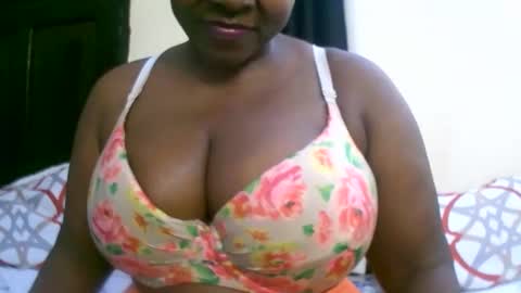 Snapshot of sexxi_ebony chatting on 10.29.25 sexxi_ebony online show from 10.29.25