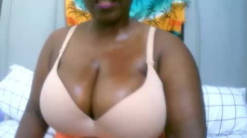 Snapshot of sexxi_ebony chatting on 11.02.25 sexxi_ebony online show from 11.02.25