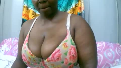 Snapshot of sexxi_ebony chatting on 11.11.25 sexxi_ebony online show from 11.11.25