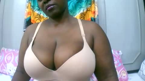 Snapshot of sexxi_ebony chatting on 11.12.25 sexxi_ebony online show from 11.12.25