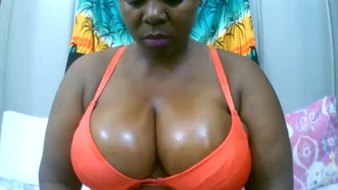 Snapshot of sexxi_ebony chatting on 11.18.25 sexxi_ebony online show from 11.18.25