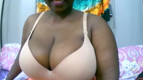 Snapshot of sexxi_ebony chatting on 11.20.25 sexxi_ebony online show from 11.20.25