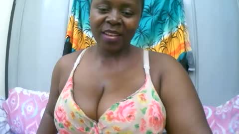 Snapshot of sexxi_ebony chatting on 11.22.25 sexxi_ebony online show from 11.22.25