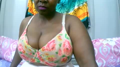 Snapshot of sexxi_ebony chatting on 11.22.25 sexxi_ebony online show from 11.22.25