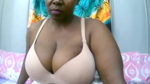 Snapshot of sexxi_ebony chatting on 11.24.25 sexxi_ebony online show from 11.24.25