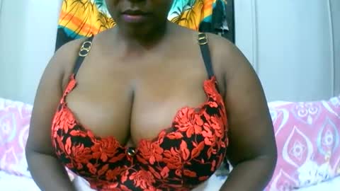 Snapshot of sexxi_ebony chatting on 11.25.25 sexxi_ebony online show from 11.25.25