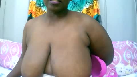 Snapshot of sexxi_ebony chatting on 11.26.25 sexxi_ebony online show from 11.26.25