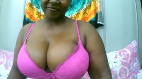 Snapshot of sexxi_ebony chatting on 11.30.25 sexxi_ebony online show from 11.30.25