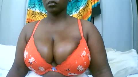 Snapshot of sexxi_ebony chatting on 12.01.25 sexxi_ebony online show from 12.01.25