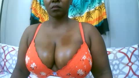 Snapshot of sexxi_ebony chatting on 12.02.25 sexxi_ebony online show from 12.02.25