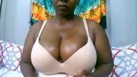 Snapshot of sexxi_ebony chatting on 12.03.25 sexxi_ebony online show from 12.03.25