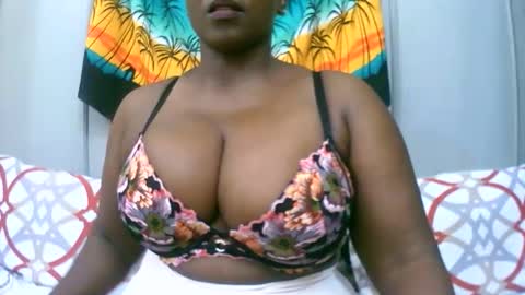 Snapshot of sexxi_ebony chatting on 12.03.25 sexxi_ebony online show from 12.03.25