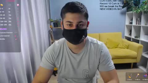 Snapshot of sexxxdickbig chatting on 05.06.26 Tommy online show from 05.06.26