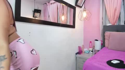 Snapshot of sexxxhorny_ chatting on 10.30.25 sexxxhorny_ online show from 10.30.25