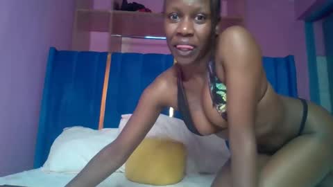Snapshot of sexxy_bellah chatting on 04.11.26 sexxy bellah online show from 04.11.26