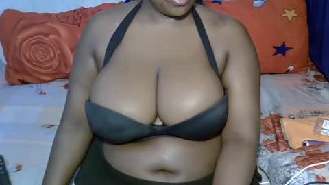 Snapshot of sexxy_brii chatting on 10.29.25 sexxy_brii online show from 10.29.25