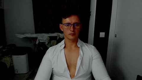 Snapshot of sexxymuscles4u chatting on 11.06.25 Sexxymuscles4U online show from 11.06.25