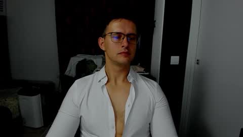 Snapshot of sexxymuscles4u chatting on 11.11.25 Sexxymuscles4U online show from 11.11.25