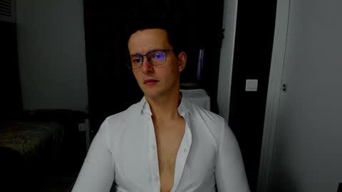 Snapshot of sexxymuscles4u chatting on 11.18.25 Sexxymuscles4U online show from 11.18.25