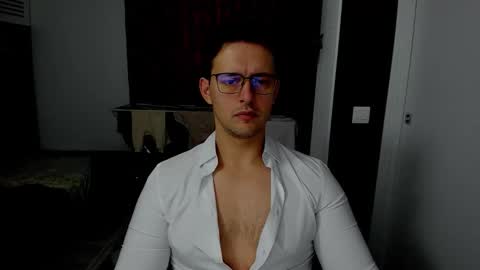 Snapshot of sexxymuscles4u chatting on 11.25.25 Sexxymuscles4U online show from 11.25.25