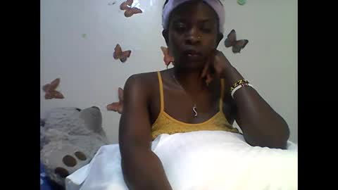 Snapshot of sexy_annbel chatting on 10.25.25 Ann online show from 10.25.25