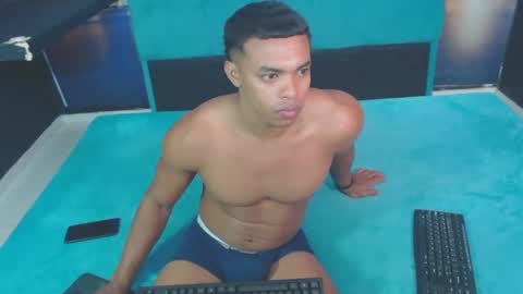 sexy_bigcock01 online show from 01.22.25