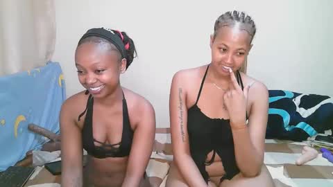 Snapshot of sexy_bluegirl chatting on 04.10.26 sexy_bluegirl online show from 04.10.26