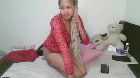 Snapshot of sexy_bluegirl chatting on 04.24.26 sexy_bluegirl online show from 04.24.26