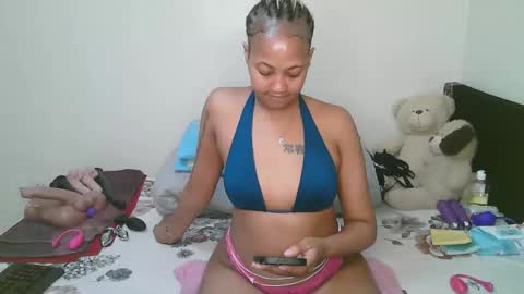 Snapshot of sexy_bluegirl chatting on 05.01.26 sexy_bluegirl online show from 05.01.26
