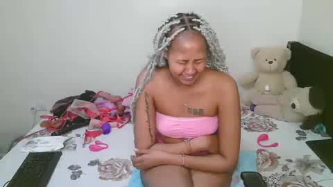 Snapshot of sexy_bluegirl chatting on 05.13.26 sexy_bluegirl online show from 05.13.26