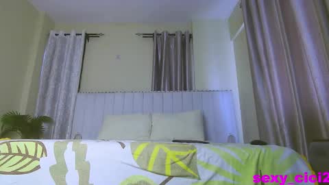 Snapshot of sexy_cici2 chatting on 11.21.25 foxxy sweets online show from 11.21.25