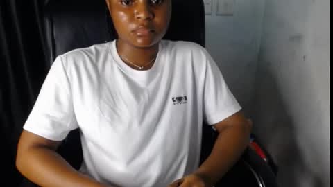 Snapshot of sexy_dick_drainer chatting on 10.25.25 TAISHA online show from 10.25.25