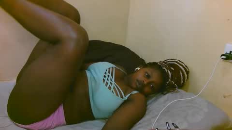 Snapshot of sexy_latasha chatting on 09.13.25 sexy_latasha online show from 09.13.25