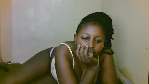 Snapshot of sexy_latasha chatting on 10.22.25 sexy_latasha online show from 10.22.25