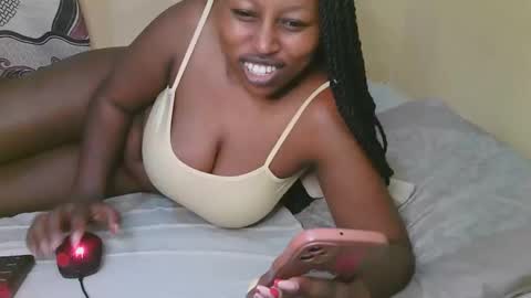 Snapshot of sexy_latasha chatting on 10.24.25 sexy_latasha online show from 10.24.25