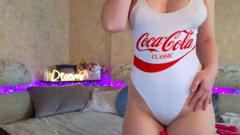 Snapshot of sexy_leslie chatting on 02.15.25 Leslie online show from 02.15.25