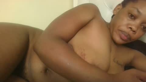 Snapshot of sexy_lyna chatting on 10.25.25 sexy_lyna online show from 10.25.25