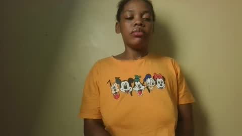 Snapshot of sexy_lyna chatting on 10.29.25 sexy_lyna online show from 10.29.25