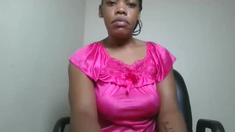 Snapshot of sexy_lyna chatting on 11.19.25 sexy_lyna online show from 11.19.25