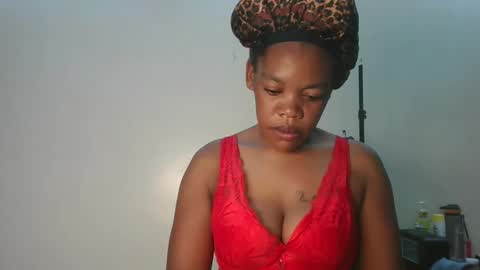 Snapshot of sexy_lyna chatting on 12.14.25 sexy_lyna online show from 12.14.25