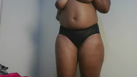 sexy_lyna online show from 12.19.25