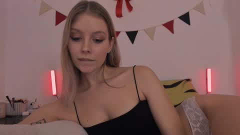 Ellie Mia online show from 02.13.25