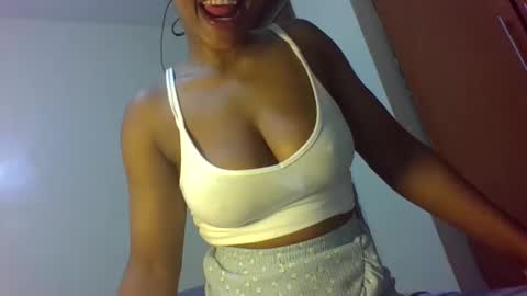 Snapshot of sexy_natallie chatting on 01.01.25 natallie online show from 01.01.25