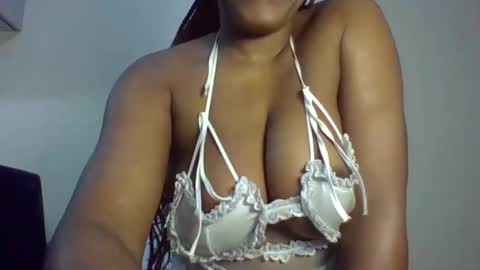Snapshot of sexy_natallie chatting on 10.01.25 natallie online show from 10.01.25
