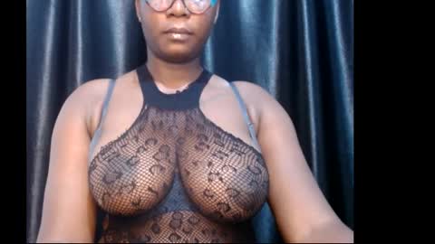 Snapshot of sexy_pearl12 chatting on 02.22.25 zoe online show from 02.22.25