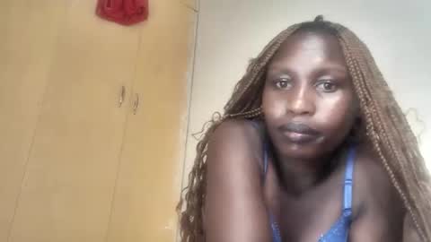 Snapshot of sexy_queenebony chatting on 10.13.25 sexy_queenebony online show from 10.13.25