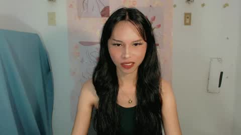 Snapshot of sexy_shanee chatting on 06.19.26 shane online show from 06.19.26